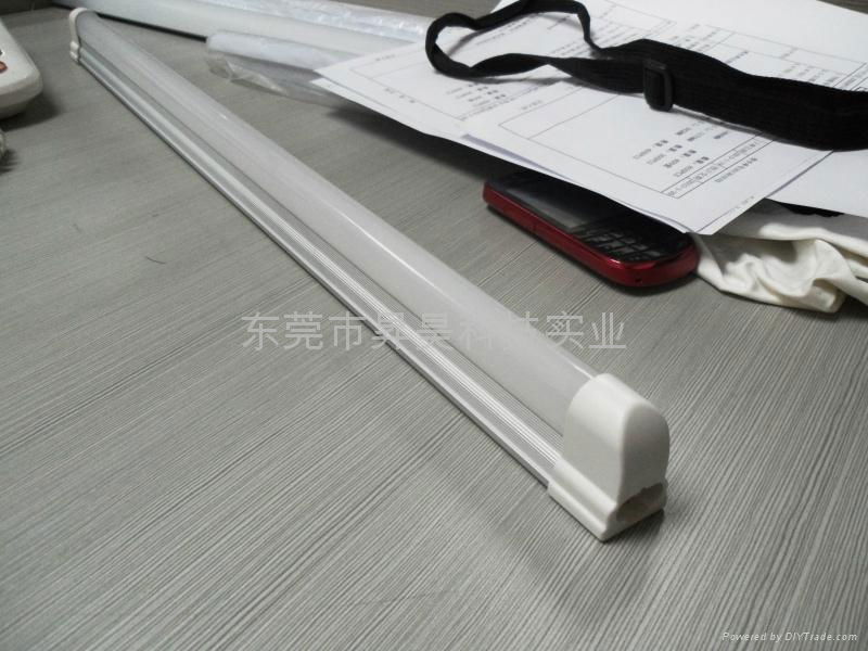 廣東工廠直銷LED日光燈管 2