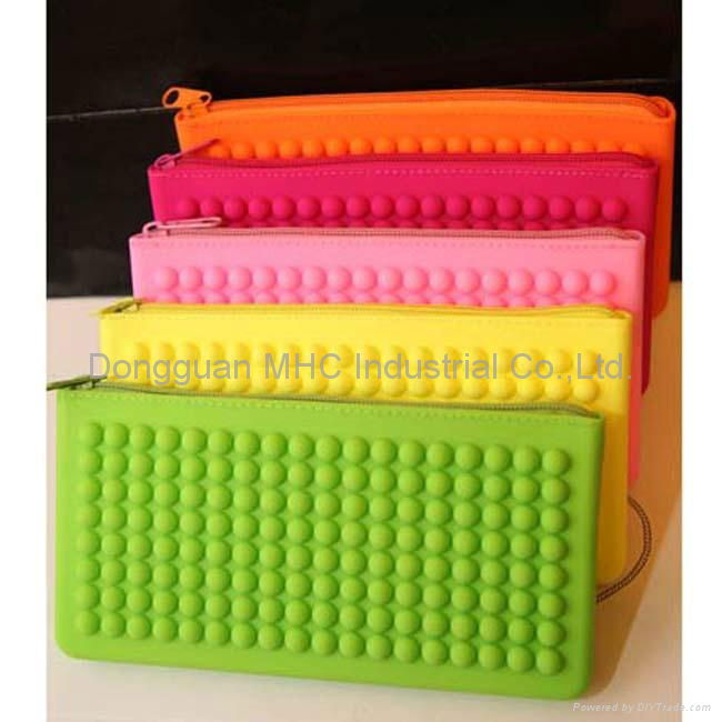 Silicone purse