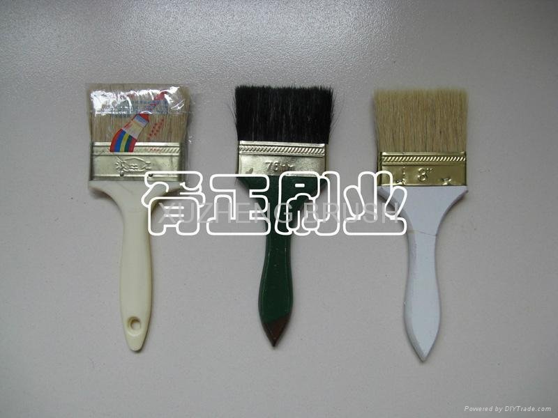 Paint brush with wooden or plastic handle