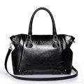 Diamond cowhide shoulder bag Black