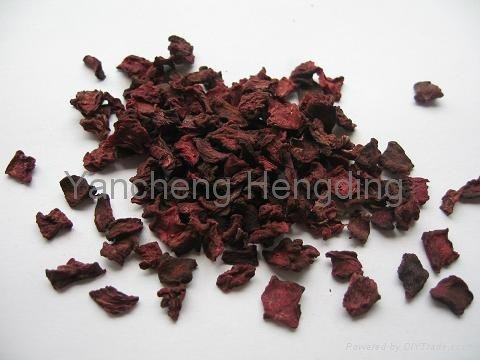 Dehydrated beet root cut 