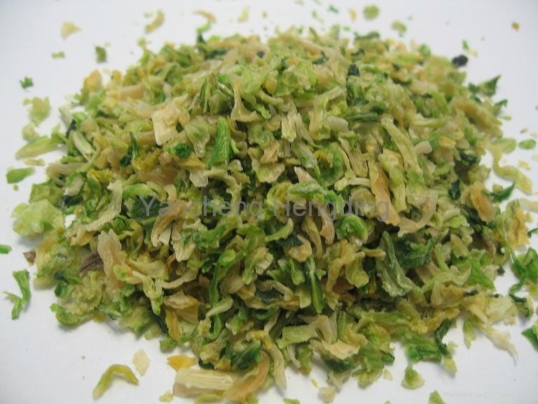 Dehydrated cabbage flakes
