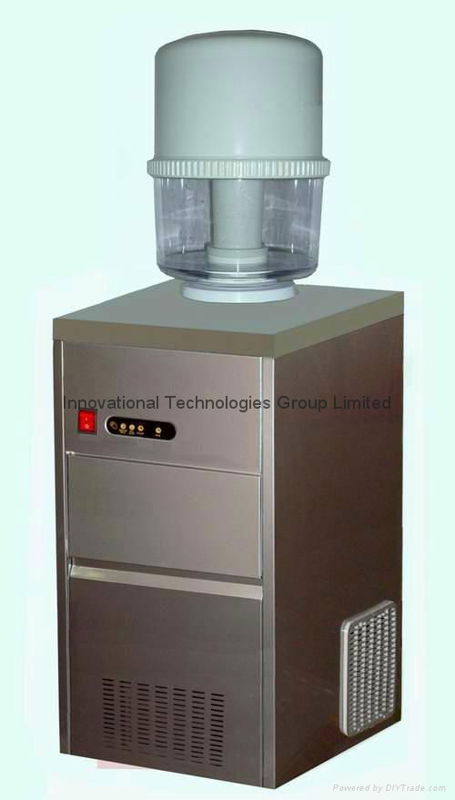 Commercial bullet ice machine