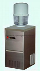 Commercial bullet ice machine