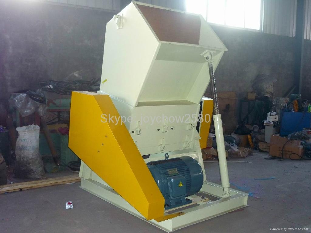 Rubber and solid plastic crusher. 2