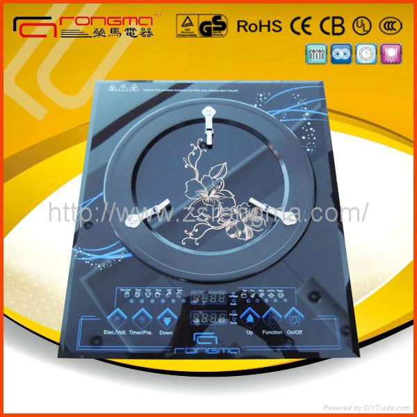 Induction cooker with multi-function plate 