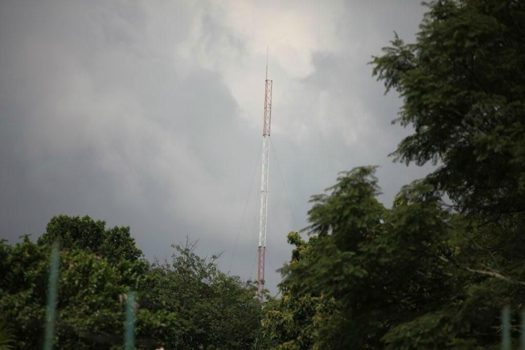 Guyed tower 