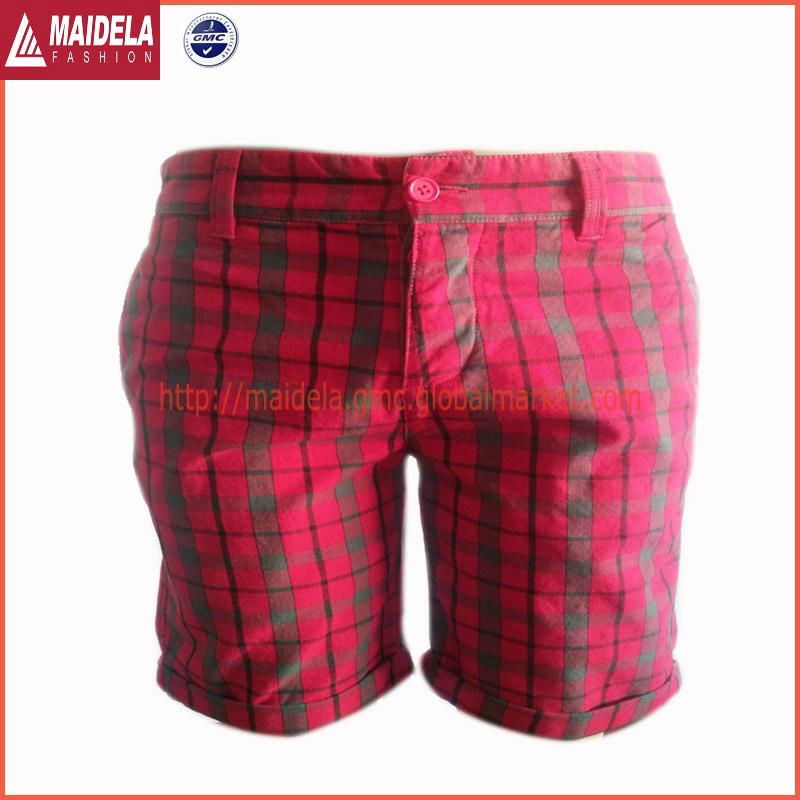 Red cargo shorts with yarn dyed fabric