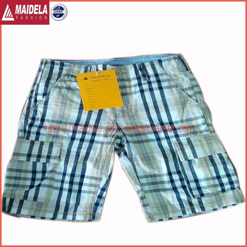 Red cargo shorts with yarn dyed fabric 3