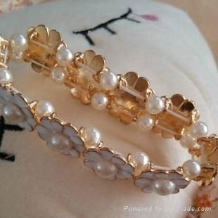 New Fashion Jewelry White Trendy Flower Artificial Pearl Bracelet 3