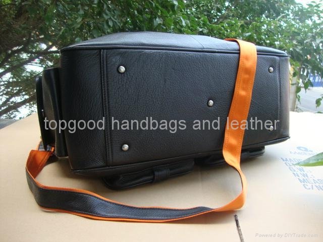  Black portable waterproof travel bag 3