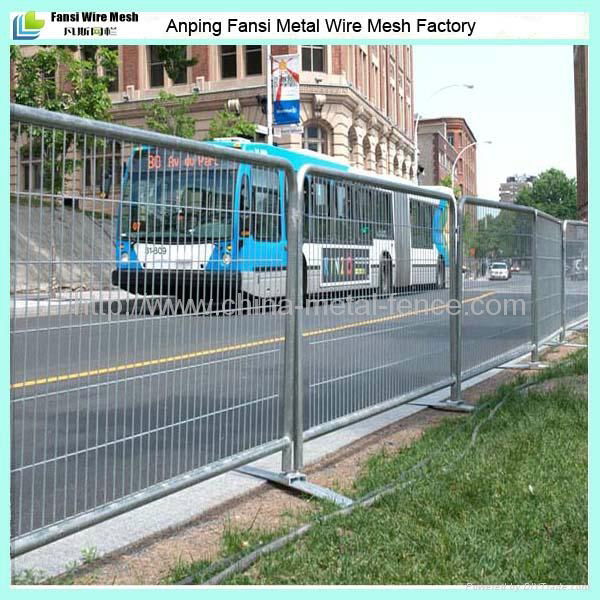 Durable and mobile crowd control barriers 3