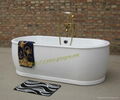 cast iron bathtub