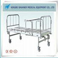 SAE-A04 two function manual medical bed 1