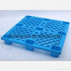 Plastic pallet