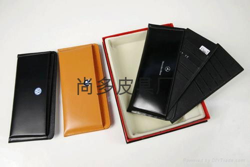 Custom-made leather bag