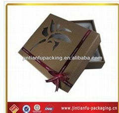 Upscale gift box with bowknot 