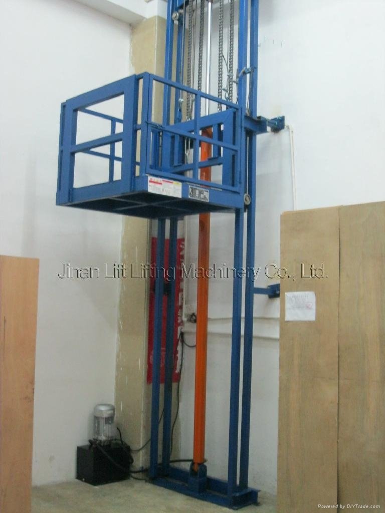 Hydraulic cargo lift 2