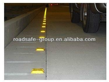 Road traffic safetyReflective Plastic Road Studs 2