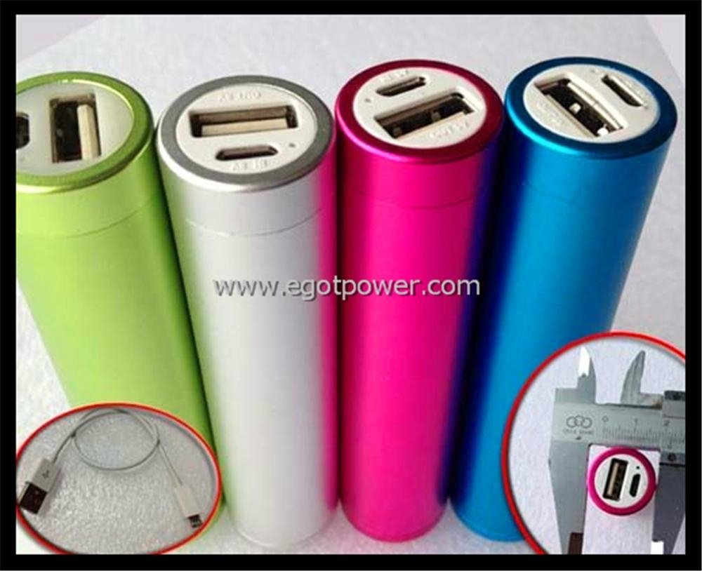 2600mAh portable power bank with Iphone cable 4