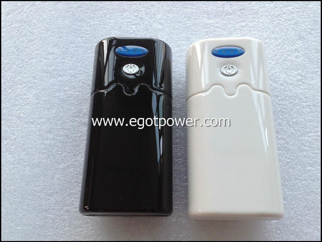 5200mAh portable power bank with Iphone cable 4