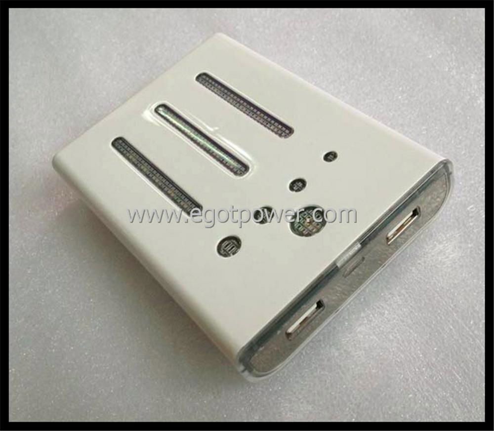 10000mAh portable power bank with Iphone cable 4