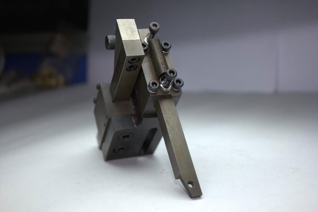 CNC milling machine for precision parts 2