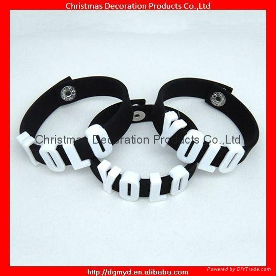 DIY silicone wirstband with metal buttons  4