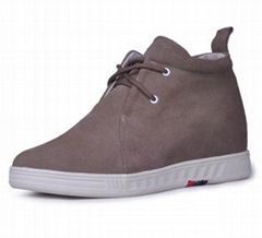 The plumule lines of this shoe are subtle and yet make your feet breathe freely,