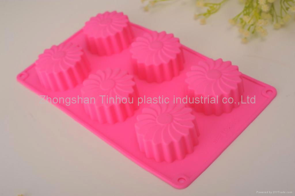 six cup flower shape silicone cake mold