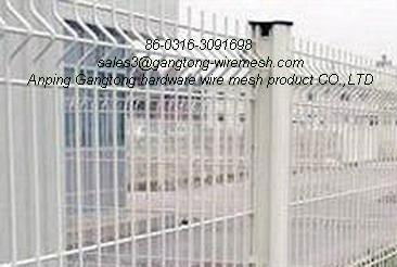 Wire mesh fence 