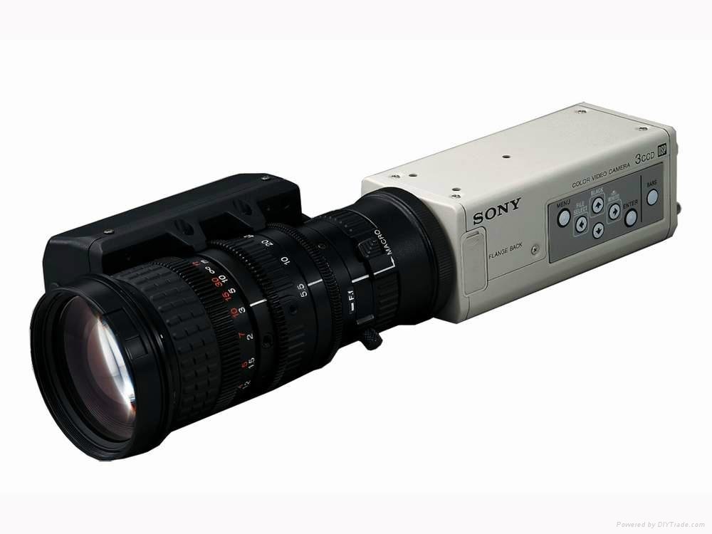 1/3型DSP 3-CCD彩色视频摄像机 DXC-390P