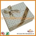 Cardboard gift box with magnet 2