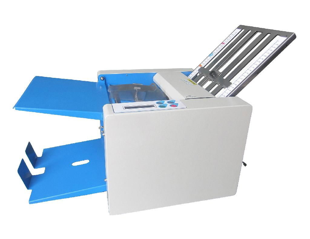 Paper folding machine