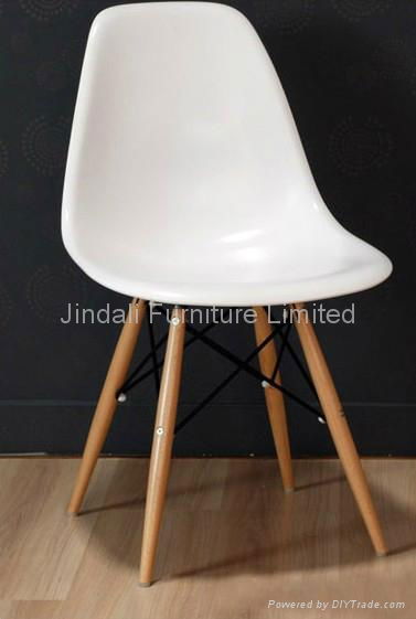 Eames DSW chair 