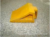 Rubber bed truck wheel stopper