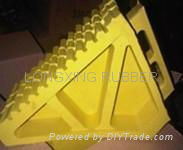 molded rubber wheel chocks with handle