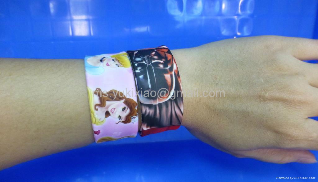 World cup hot sale silicone rubber clap wristband for promotion 2