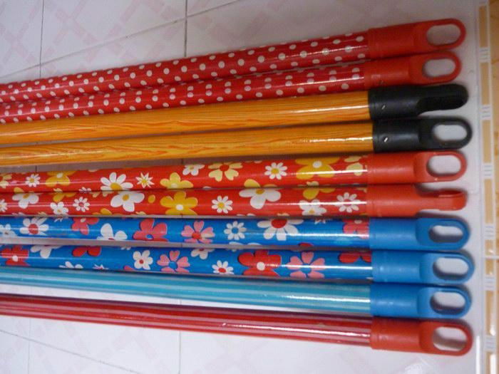 wooden broom handle with PVC coated (70 x 2.2 cm) 2