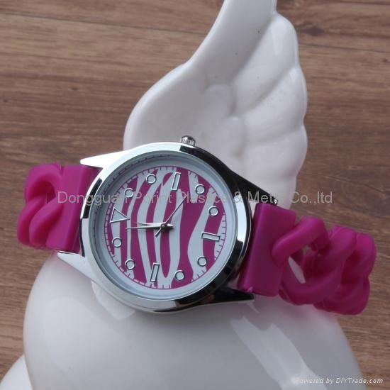 High quality Geneva silicone quartz twist hollow ladies leopard silicone watch 3