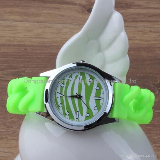 High quality Geneva silicone quartz twist hollow ladies leopard silicone watch 4