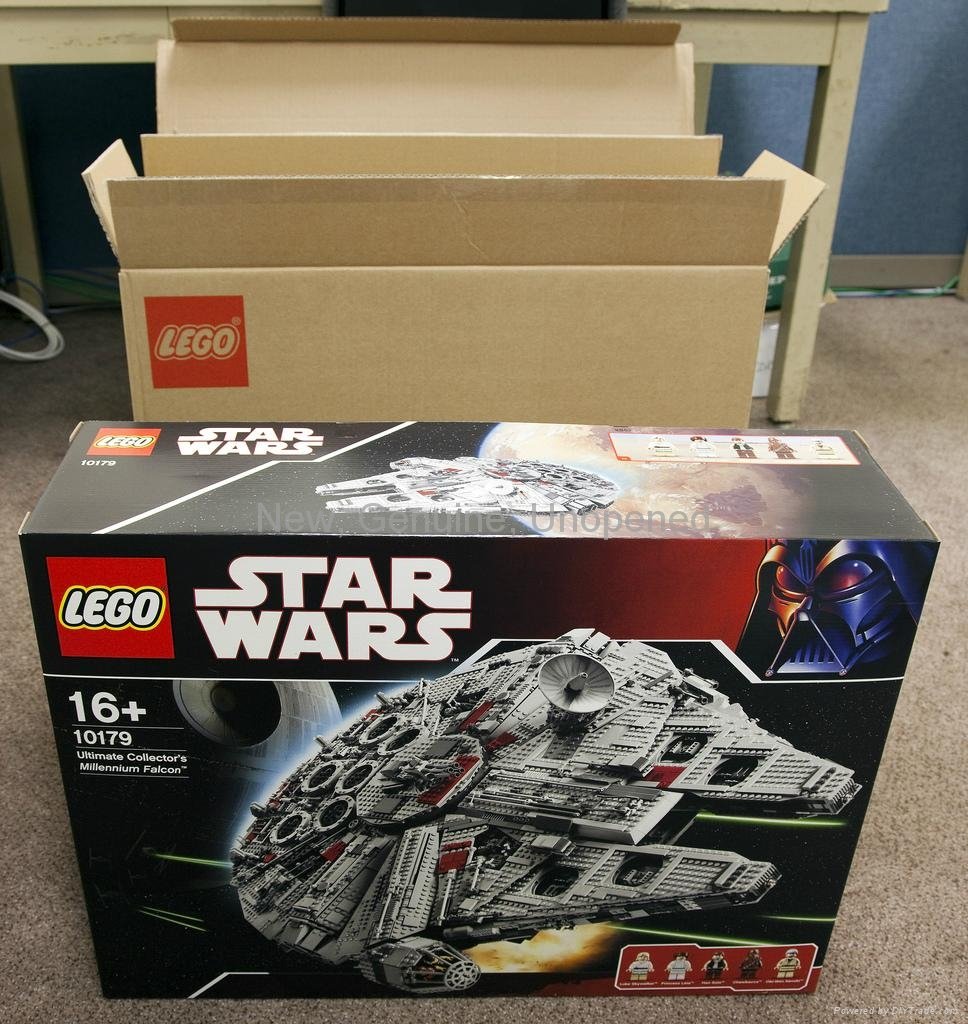 Lego Ultimate Collector's Millennium Falcon - Star Wars Set 10179 4
