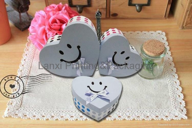 Heart-type white paper gift box with smiling patterning wedding candy chocolate 2