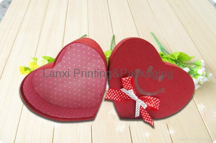 Heart-type red paper gift box with smiling patterning wedding candy chocolate 3