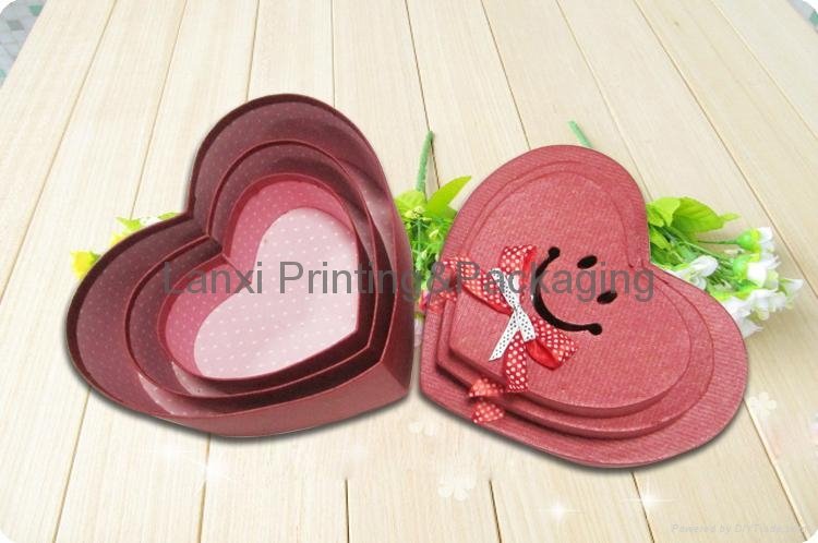 Heart-type red paper gift box with smiling patterning wedding candy chocolate 4