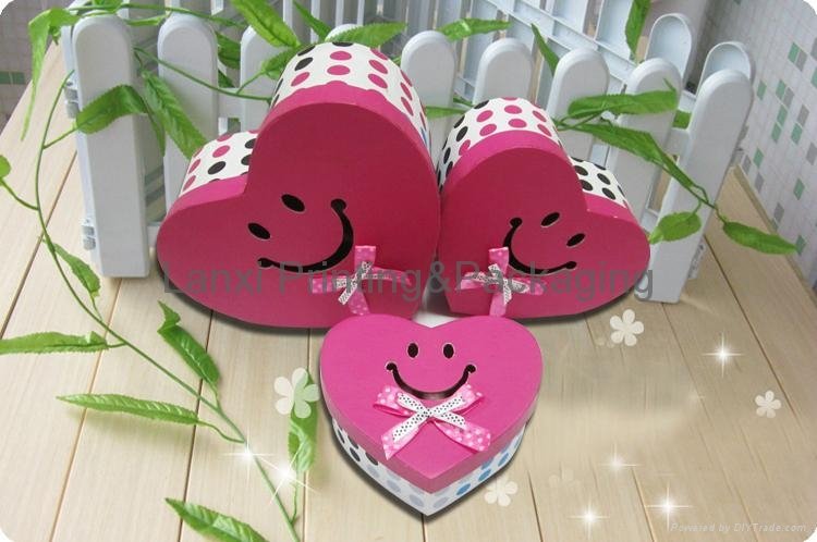 Heart-type pink paper gift box with smiling patterning wedding candy chocolate 2
