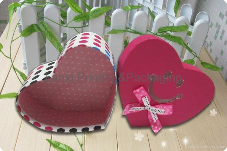 Heart-type pink paper gift box with smiling patterning wedding candy chocolate 3