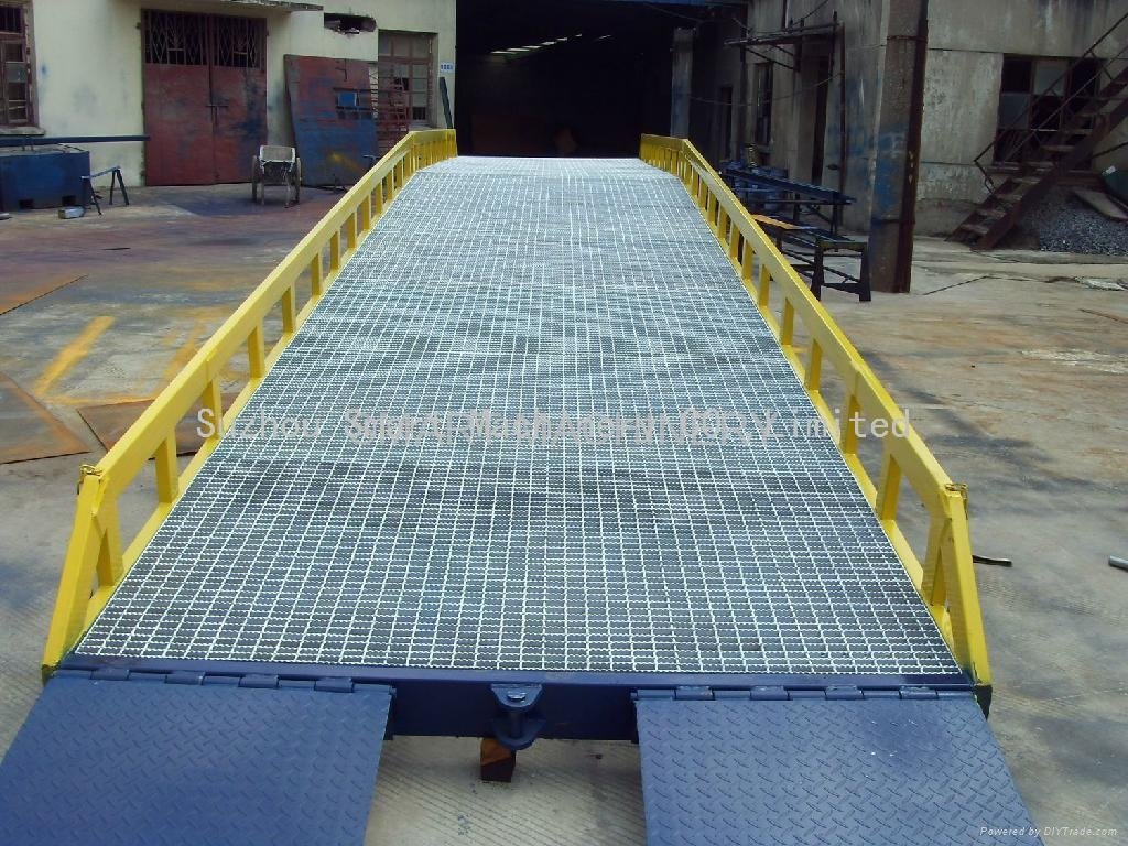 8T Galvanized Hydraulic container forklift loading ramp 2