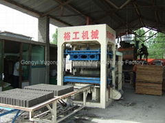 QT4-20 Semi-automatic Brick/Block Making Machine