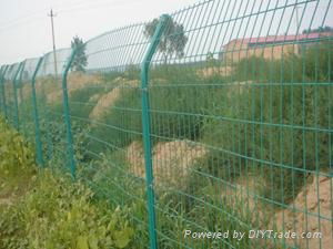 bilateral wire mesh fence  2